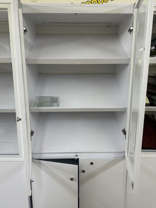 Шафи зі скляними дверцятами ( ДСП)