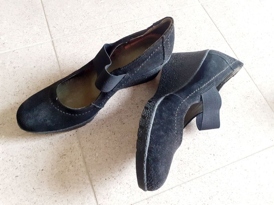 Sapatos de camurça em cunha