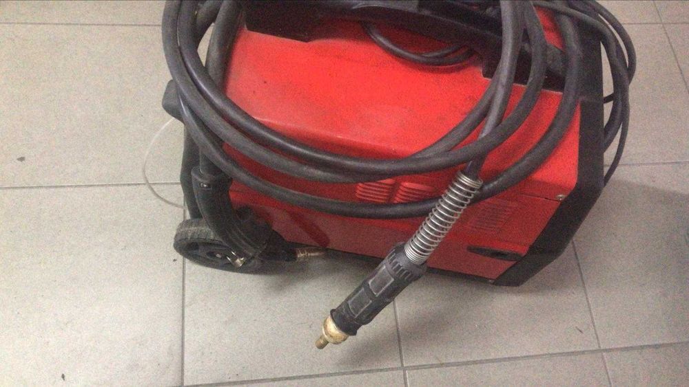 MAQUINA DE SOLDAR HELVI PANTHER 152 COM POUCO USO