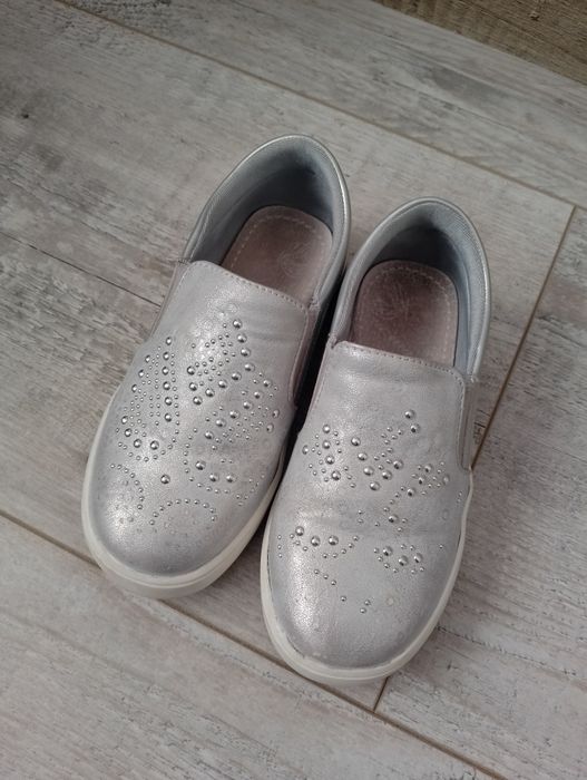 Buty wsuwane dla dziewczynki 30