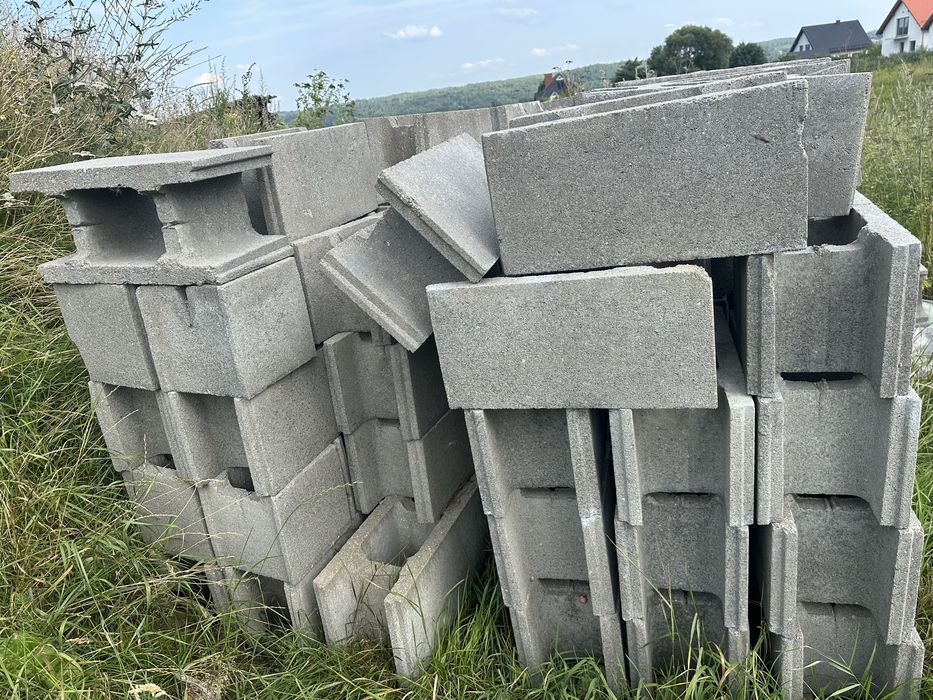 Pustaki szalunkowe betonowe 50×25×24 – ok. 100 szt.