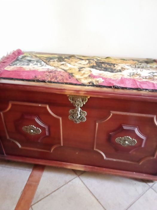 Arca Baú em  madeira ornamentada