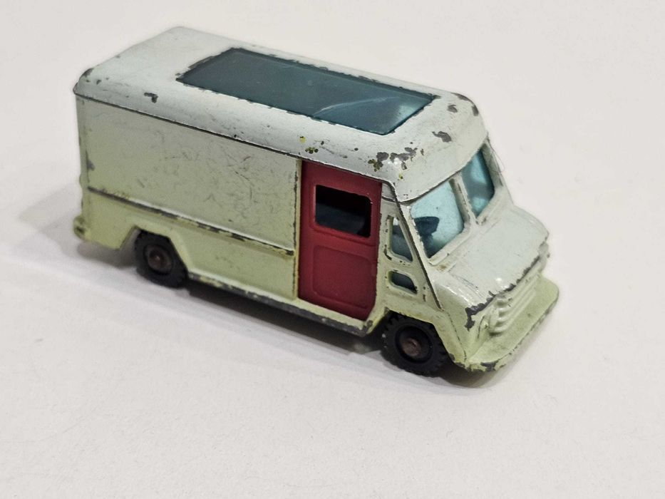 Husky - Commer Walk-Thru Van