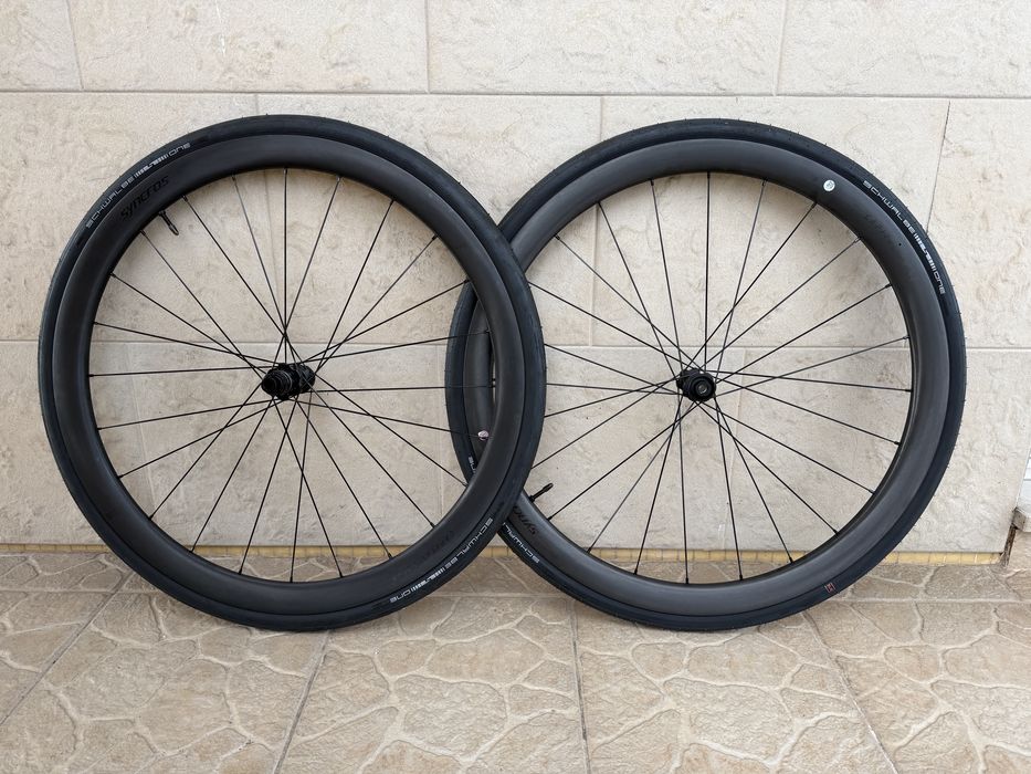 Bicicleta estrada - Rodas em carbono - Topo de Gama