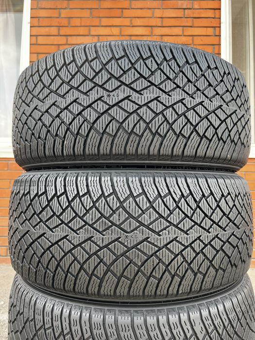 Зимові Шини R18 235/45 Nokian Hakkapelita R5