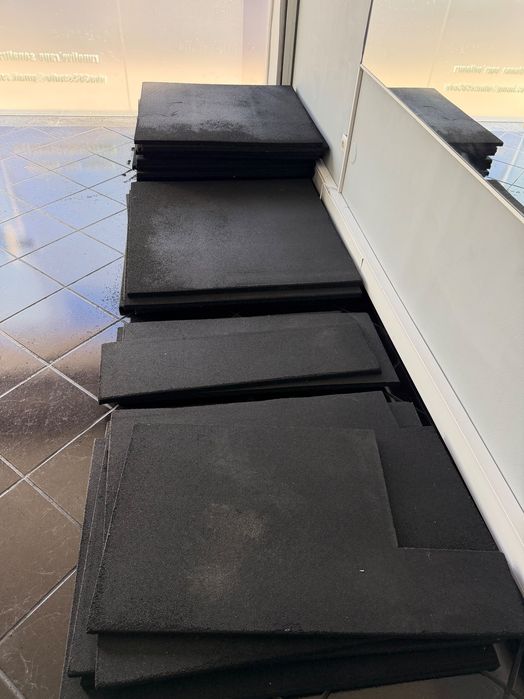 Piso Ginásio SBR Preto 20mm usado