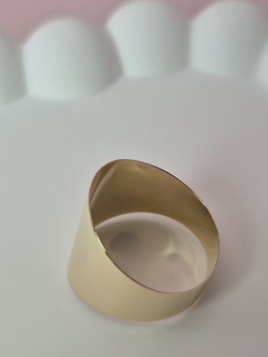 Złoty pierścionek sygnet cienki blaszka szeroki gładki r.15 p. 585