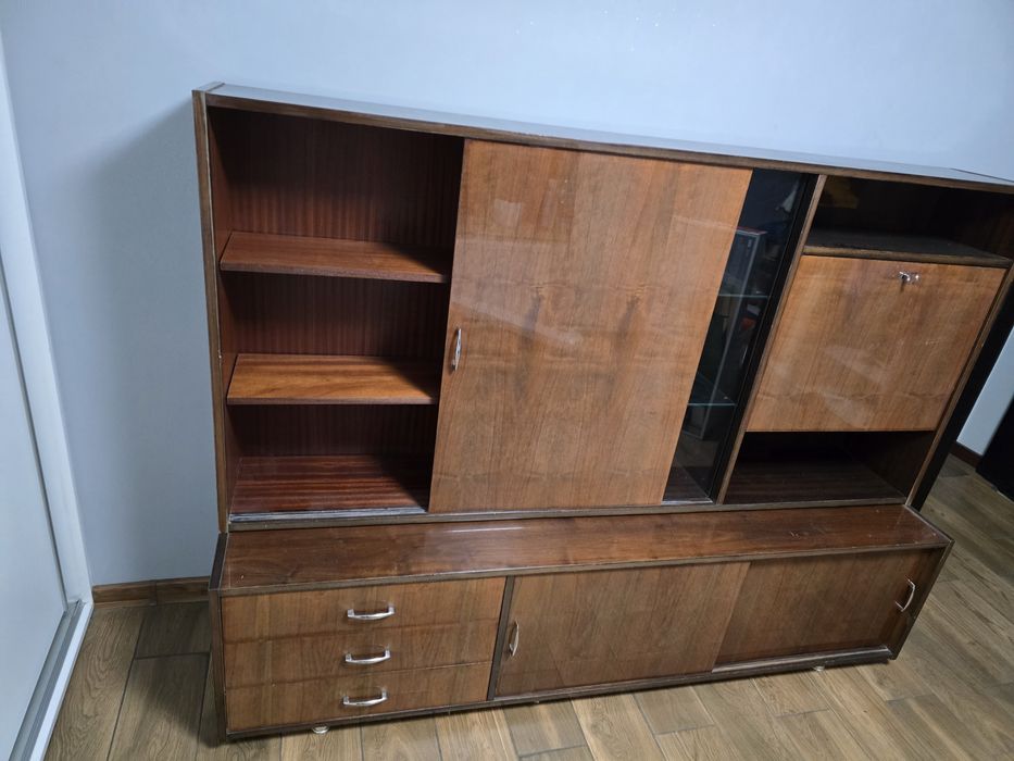 Komoda z nadstawką z czasów PRL