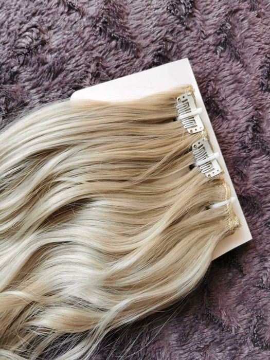 Doczepiane włosy clip in 65 cm srebrny blond fale