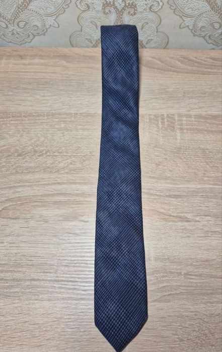 Оригінальний краваткa boss hugo boss (73% boBHa, 27% woBk). made in italy