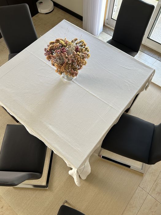Cadeiras de sala / cozinha em inox e imitacao de pele cinzenta