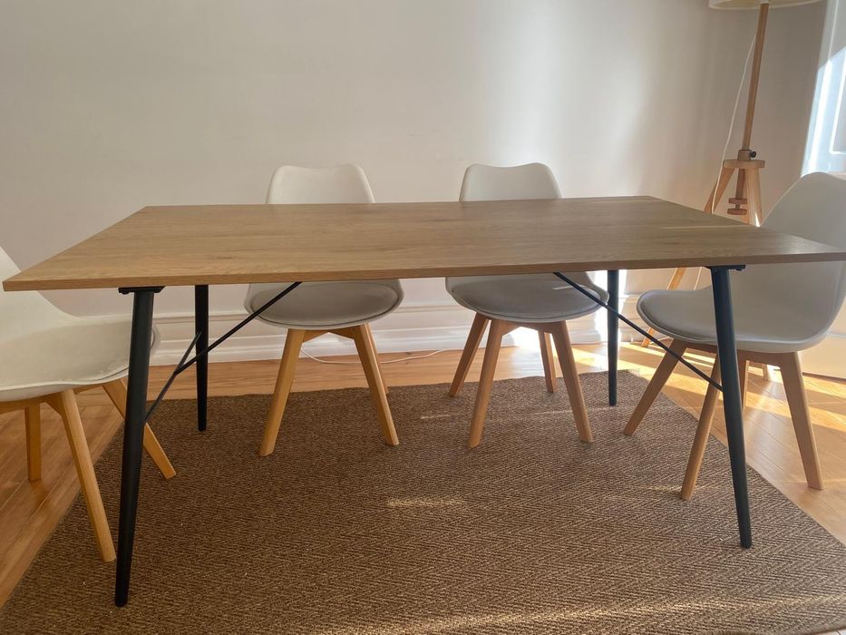 Mesa de jantar, marca Kenay, com 6 cadeiras
