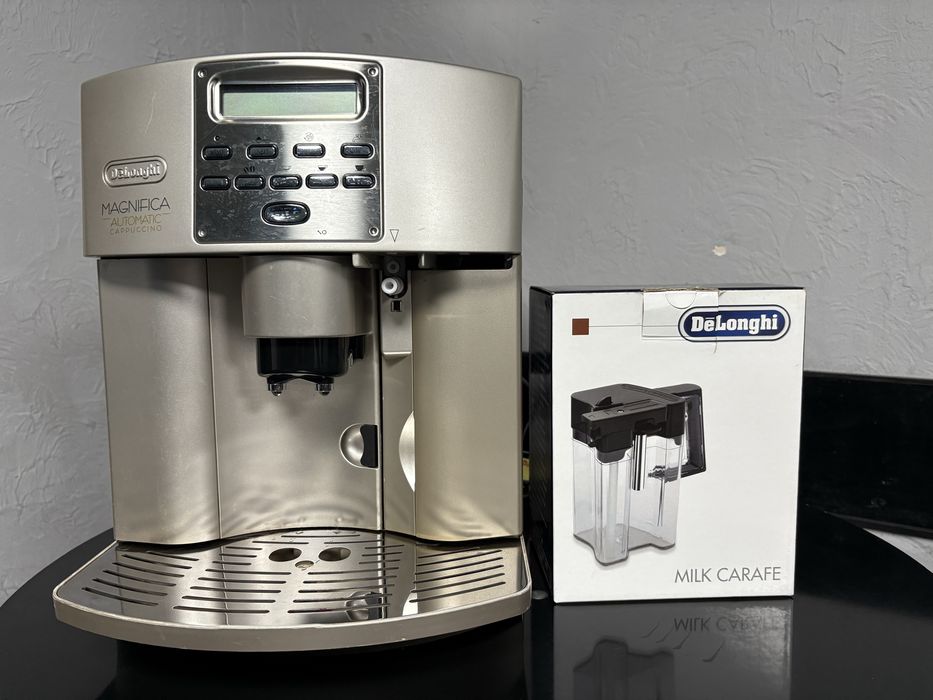 Кавомашина DeLonghi Magnifica (avtomatic cappuccino)