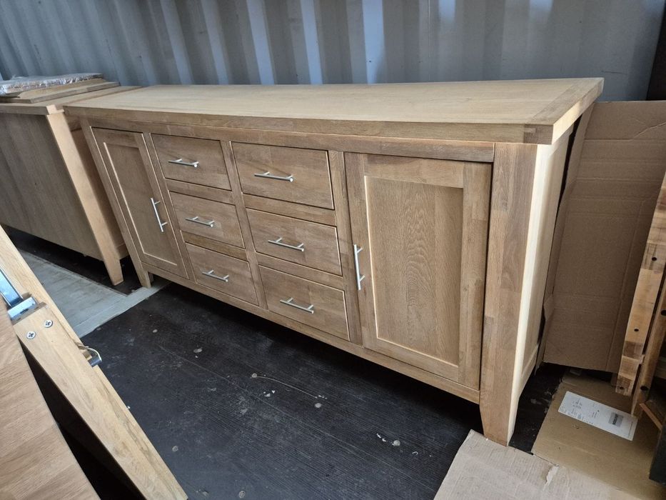 Komoda i witryna dębowa  w dobrym stanie.