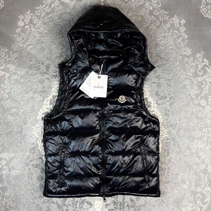 Жилетка Moncler чорного кольору, чоловіча чорна жилетка монклер, безрукавка moncler