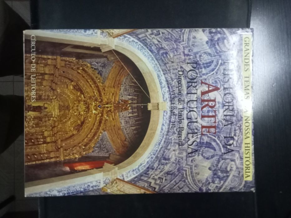 Vendo livros da história de arte portuguesa 3 volumes Urgente