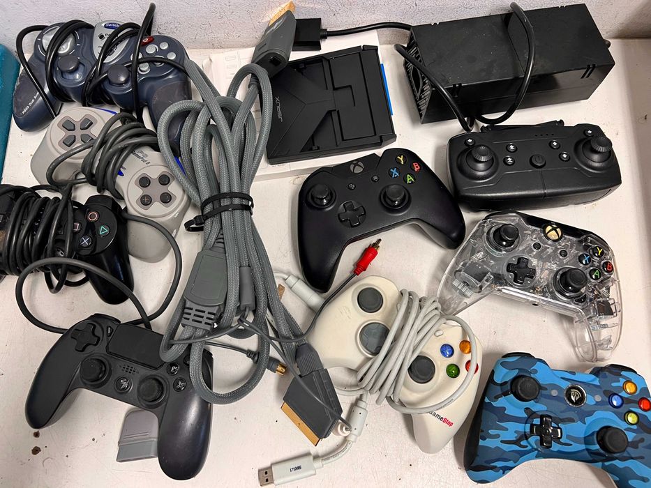 MIX padów i akcesoriów gamingowych – Xbox / PlayStation / PC / retro – nietestowane
