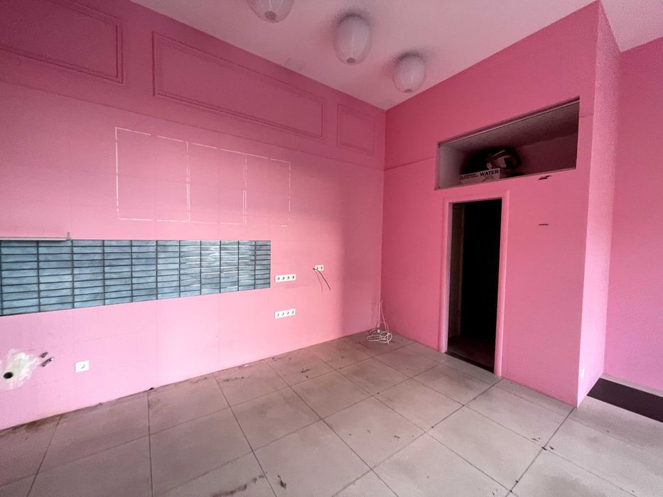 продам Саксаганского 58 нежилое помещение фасад 1-я линия