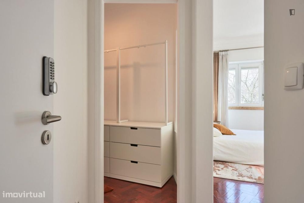 Quarto - localizado em Arroios Lisbon