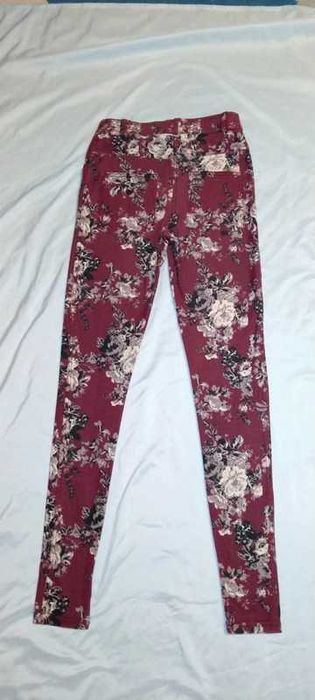 Bordowe jegginsy w kwiaty Select 34