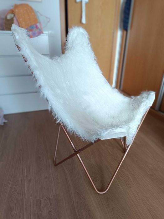 Cadeira pêlo fofinho branco com pés Rose gold