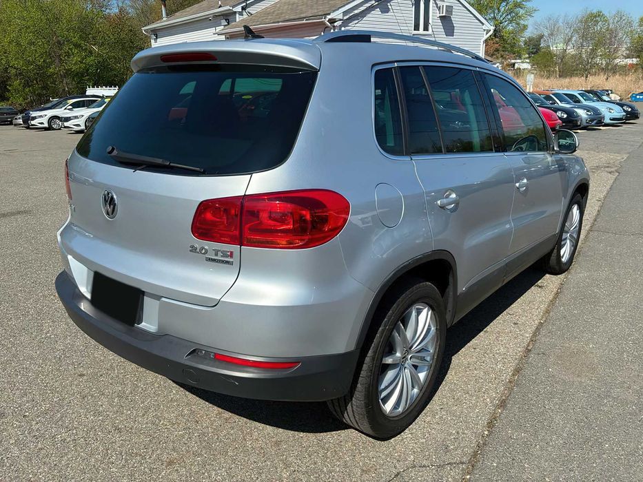 Volkswagen Tiguan Sport      2015