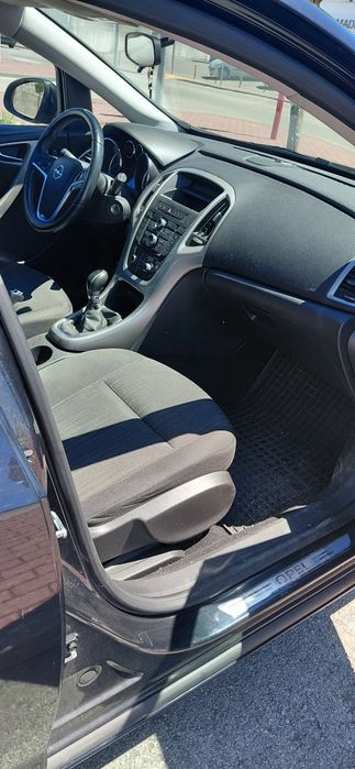 Opel Astra J Hatchback 1.7 CDTI (125 cv)