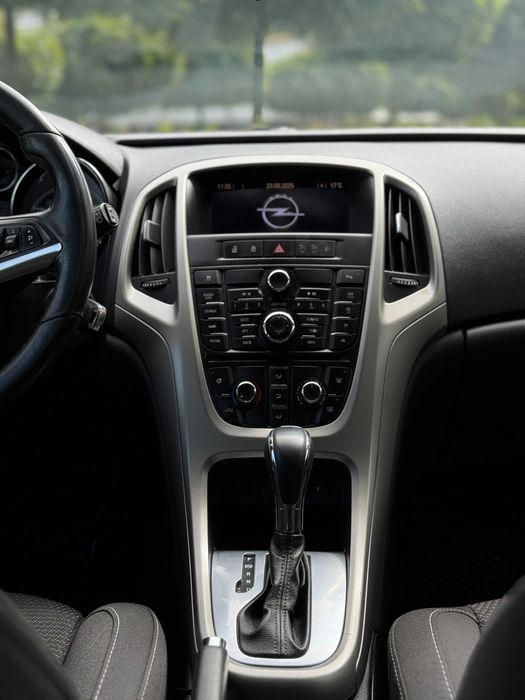 Продам авто Opel Astra J