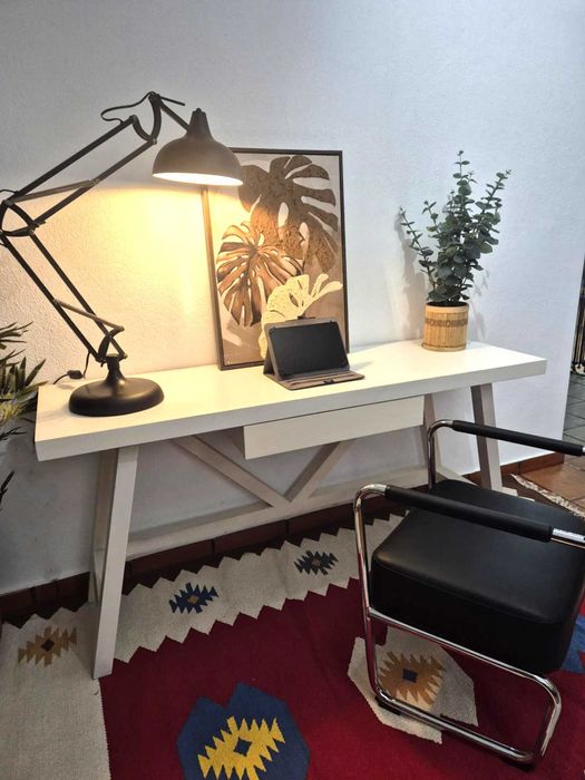 Secretaria / Escritório / Aparador / Consola / Móvel / Bancada /Mesa