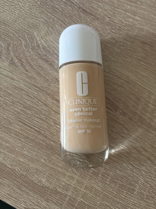 Podklad  + Gratis !!! Clinique EVEN BETTEr™SPF 50