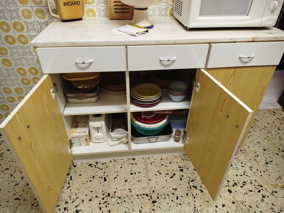 Móvel de cozinha com pedra mármore