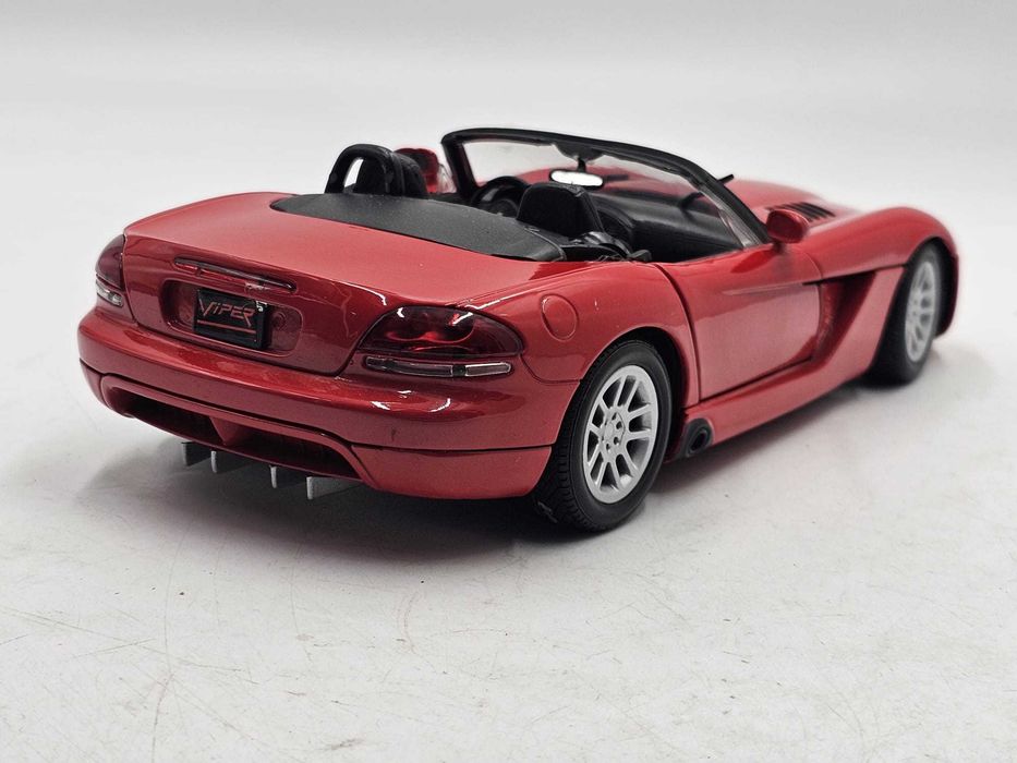 Motor Max 1/18 - 2003 Dodge Viper SRT 10 kabriolet czerwony