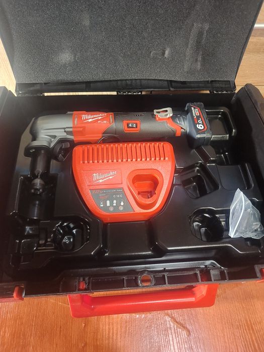 Milwaukee M 12 nożyce do blachy