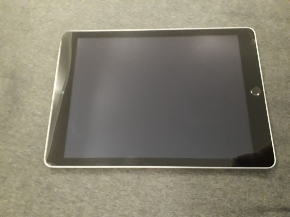 Айпад iPad A1822.