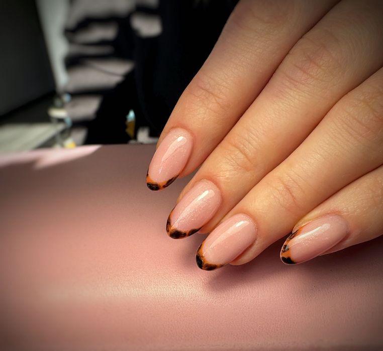 Paznokcie hybryda, żel, przedłużenie na formie