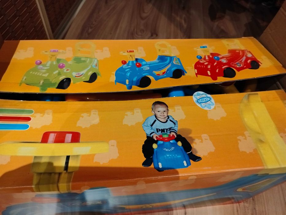 Nowy pchacz jeździk z firmy Mochtoys