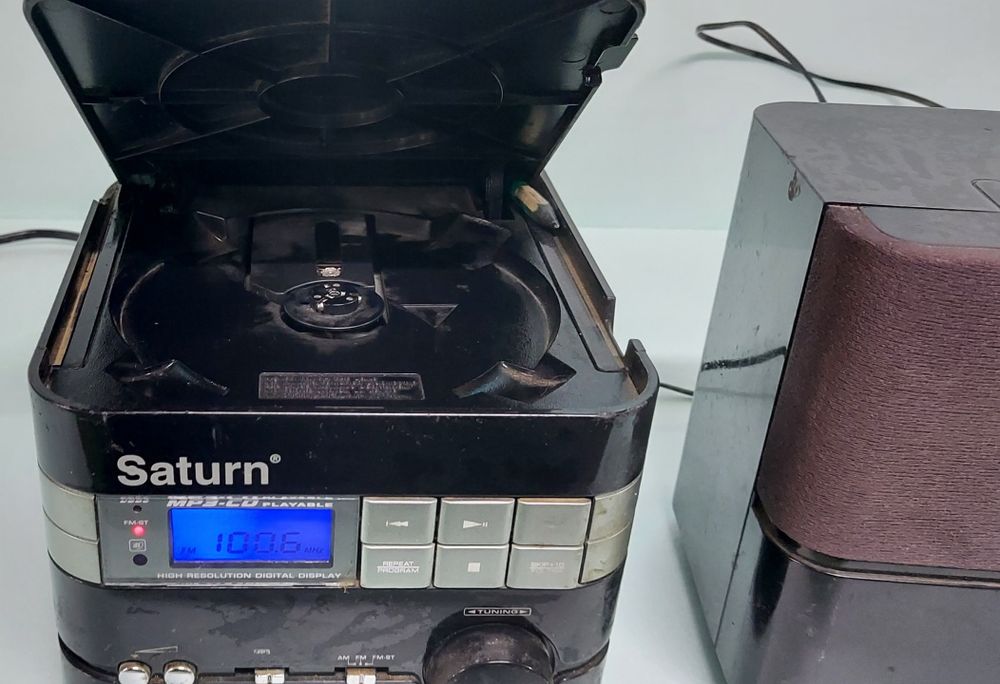 Музичний центр Saturn