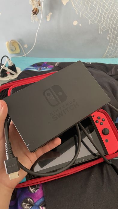 Nintendo Switch classic z dodatkami, futeralem i grą