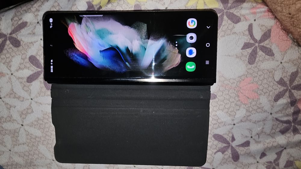 Tenho um samsung galaxy z fold 3 pra venda em muito bom estado