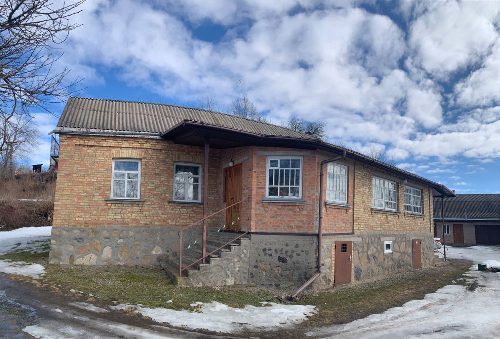 Терміново!продам будинок з ремонтом з виходом на воду