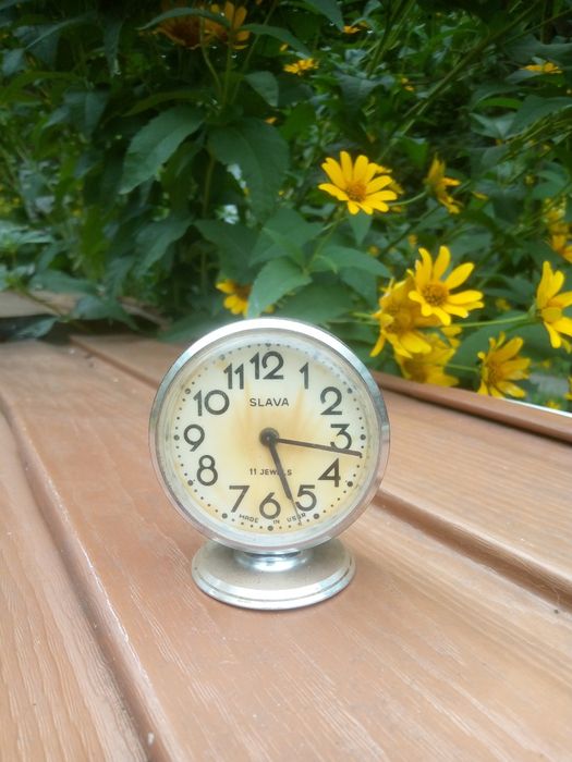 Механические часы б/у в рабочему состояние.