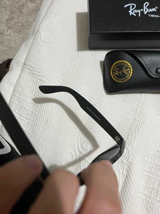 Ray-Ban Wayfarer Sunglasses Black/Green (RB2140)