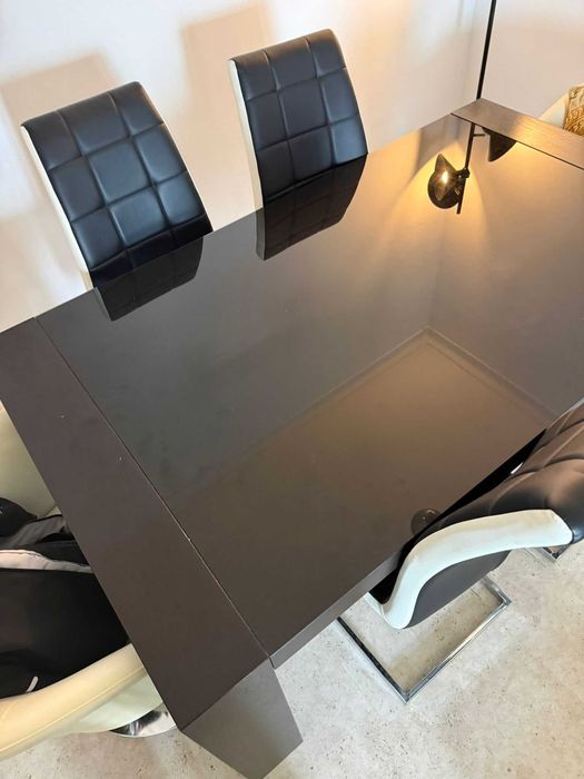 Mesa Madeira Preta c/ Tampo de Vidro Extensível + 4 Cadeiras