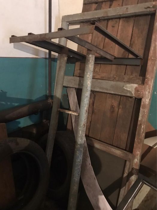 Металеві труби (діаметр 4 см; 6 см), металева підставка, рамка