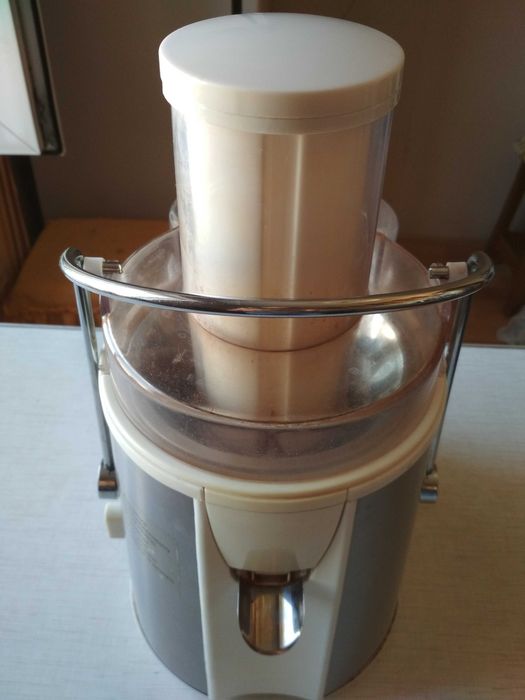 Электросоковыжималка Vinis,мощностью 900 вт.,2 скорости,Испания.