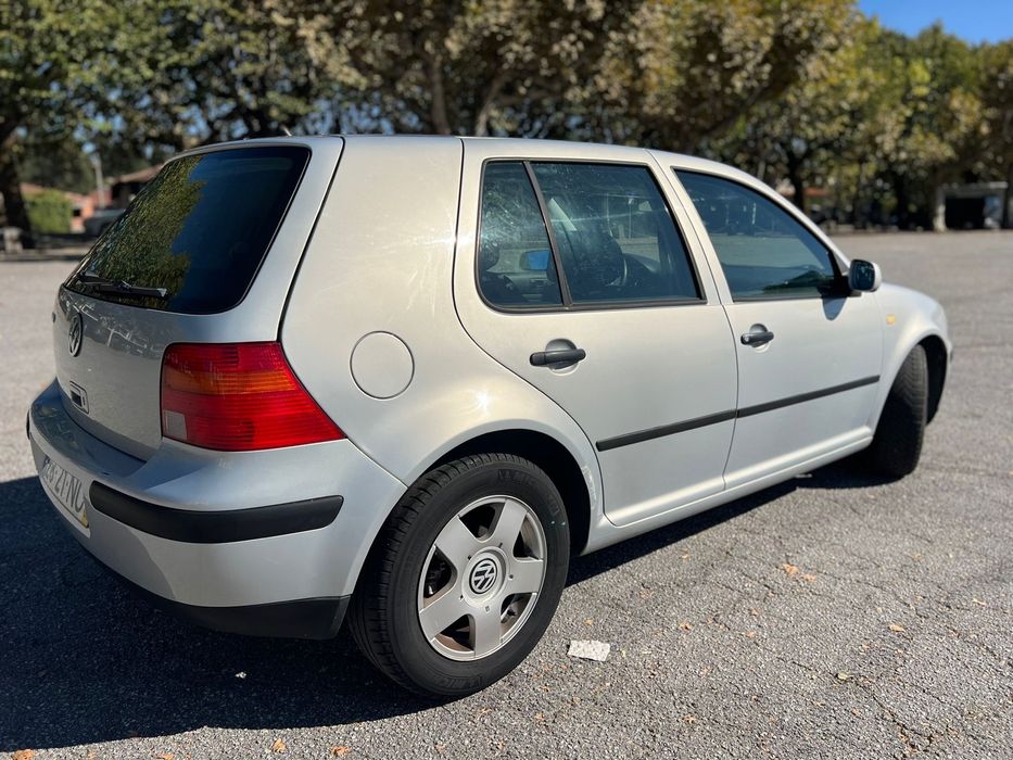 Volkswagen Golf 1.4 Gasolina – 1999