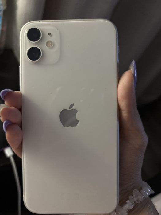 iPhone 11 com pelicula e em otimo estado