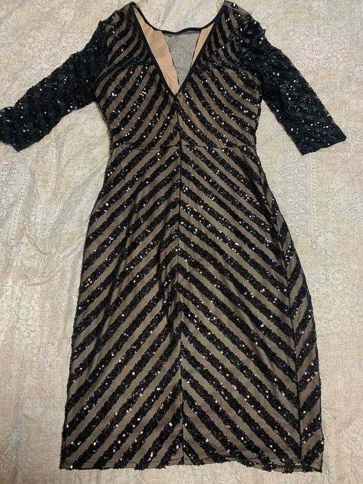 Жіноче облягаюче вечірнє плаття