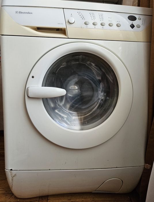 Пральна машина Electrolux модель EWN 1030