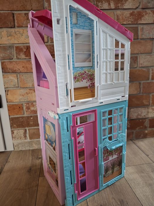 Domek Barbie zamykany
